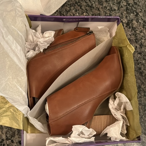 Madden girl naaomi cognac peep toe ankle boot NIB 9 - Picture 9 of 10